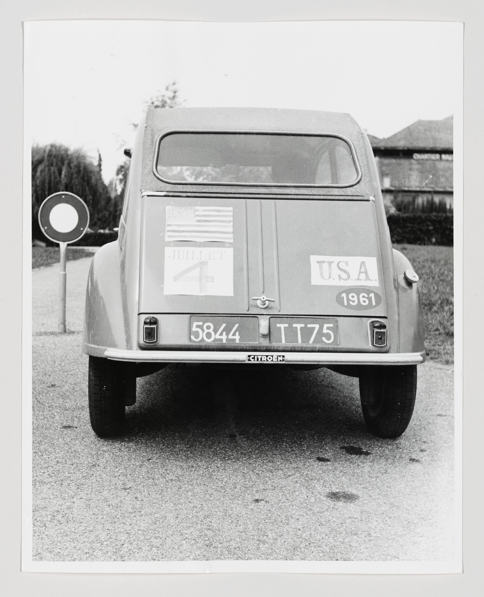 Rear of a vintage Citroën with USA and 1961 stickers and license plate 5844 TT75.