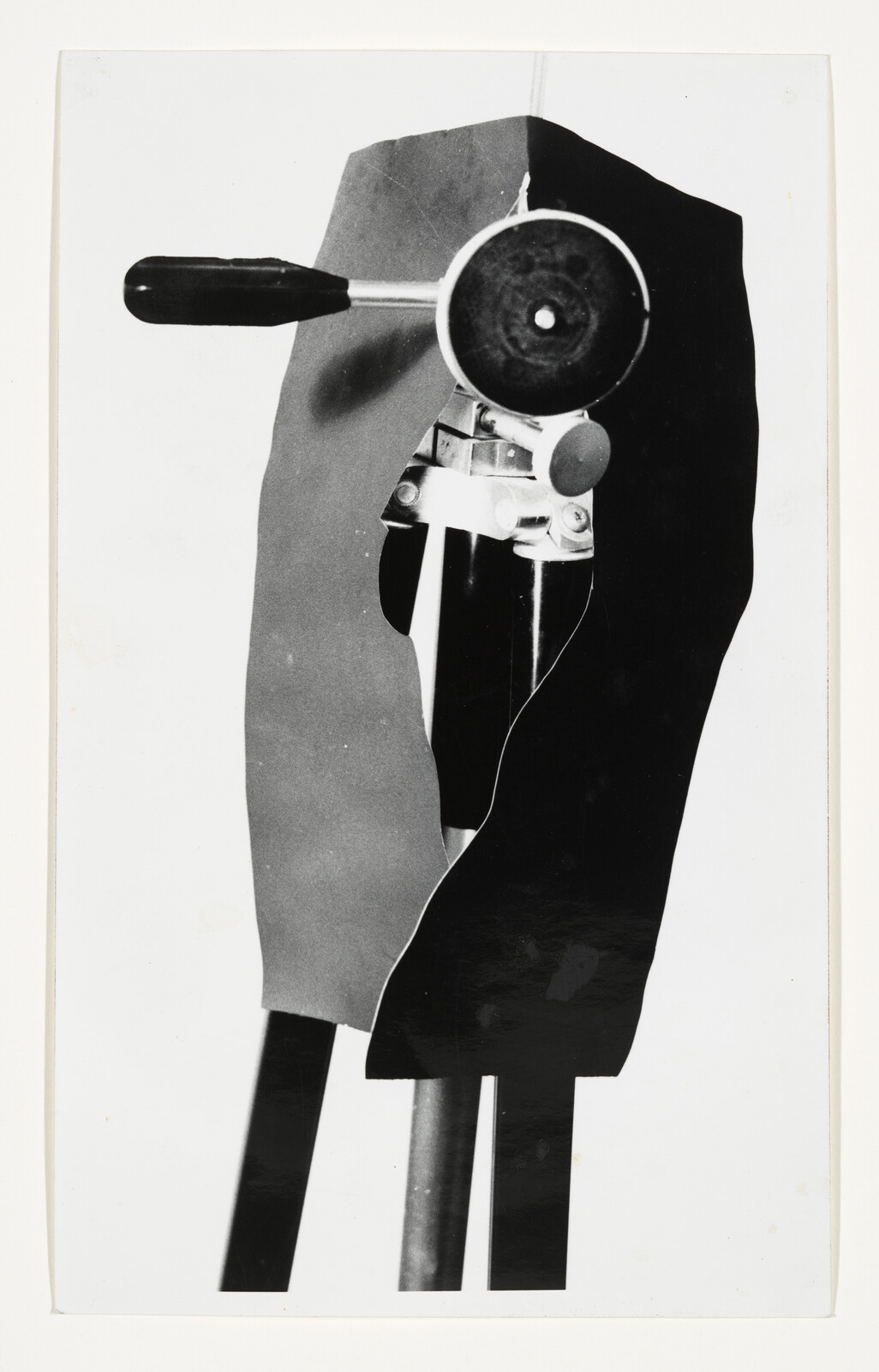 Tripod head with handle and circular adjustment knob against a white background.