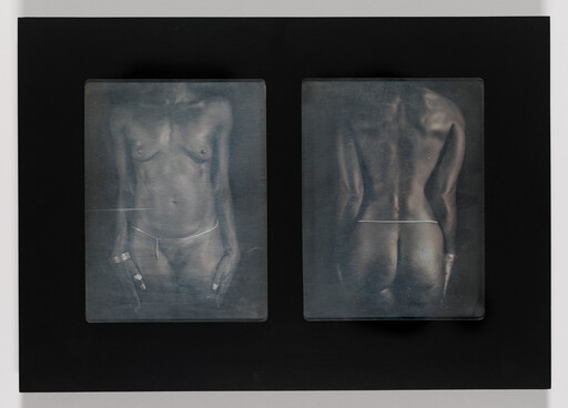 Two gray panels show a woman’s bare front and back torso wearing a thin waist string.