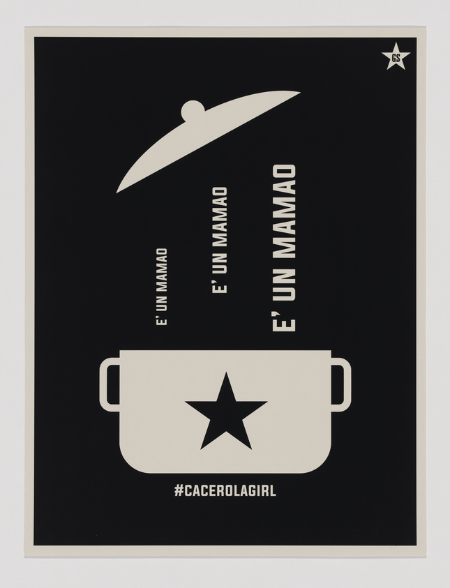 A black and white graphic of a pot with a star, lid open, and the phrase "E' un mamao" repeated. Hashtag #CACEROLAGIRL at the bottom.