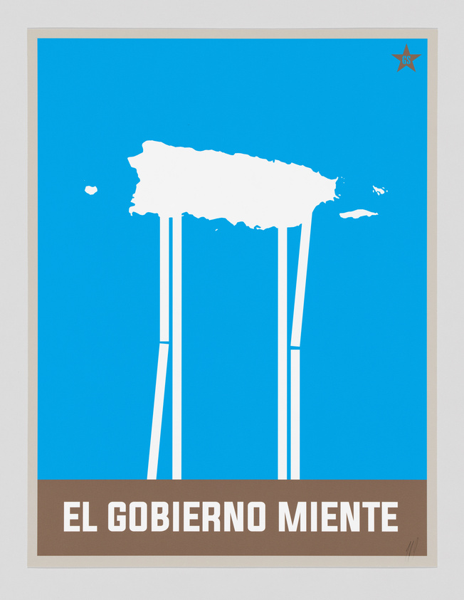 Blue poster with a white silhouette of a broken structure on stilts. Text reads "EL GOBIERNO MIENTE" in bold white letters on a brown background.