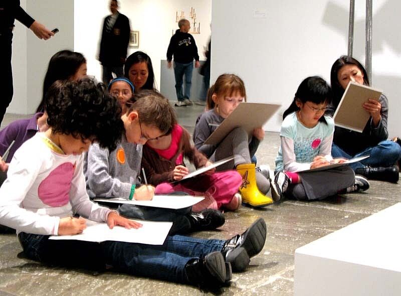 Children draw in the exhibit