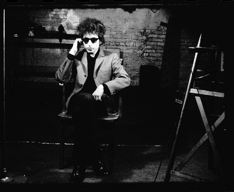 A still of Bob Dylan in an Andy Warhol screen test