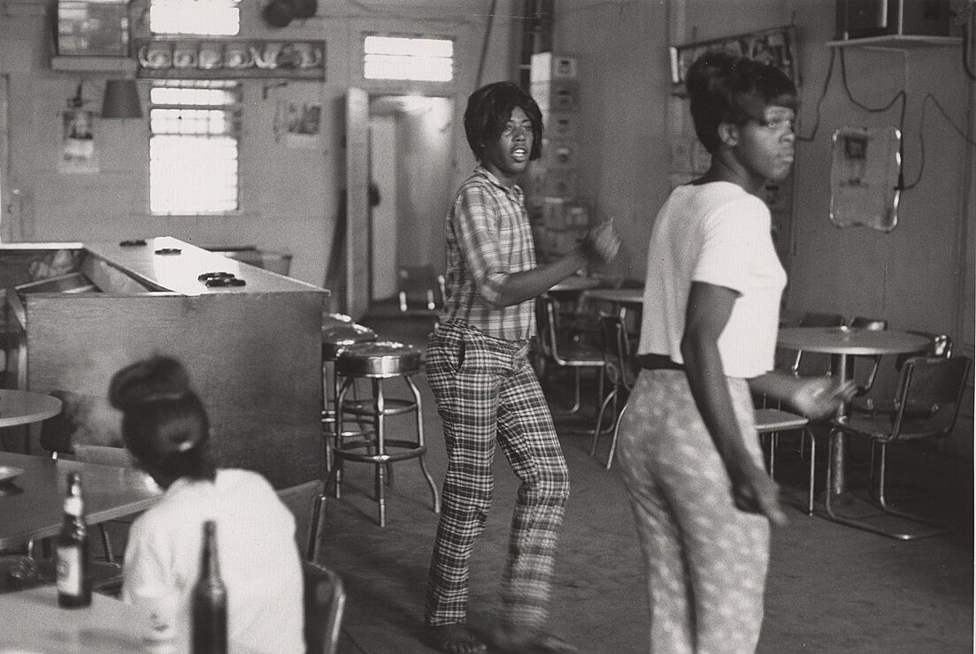 A photograph of women in a diner.