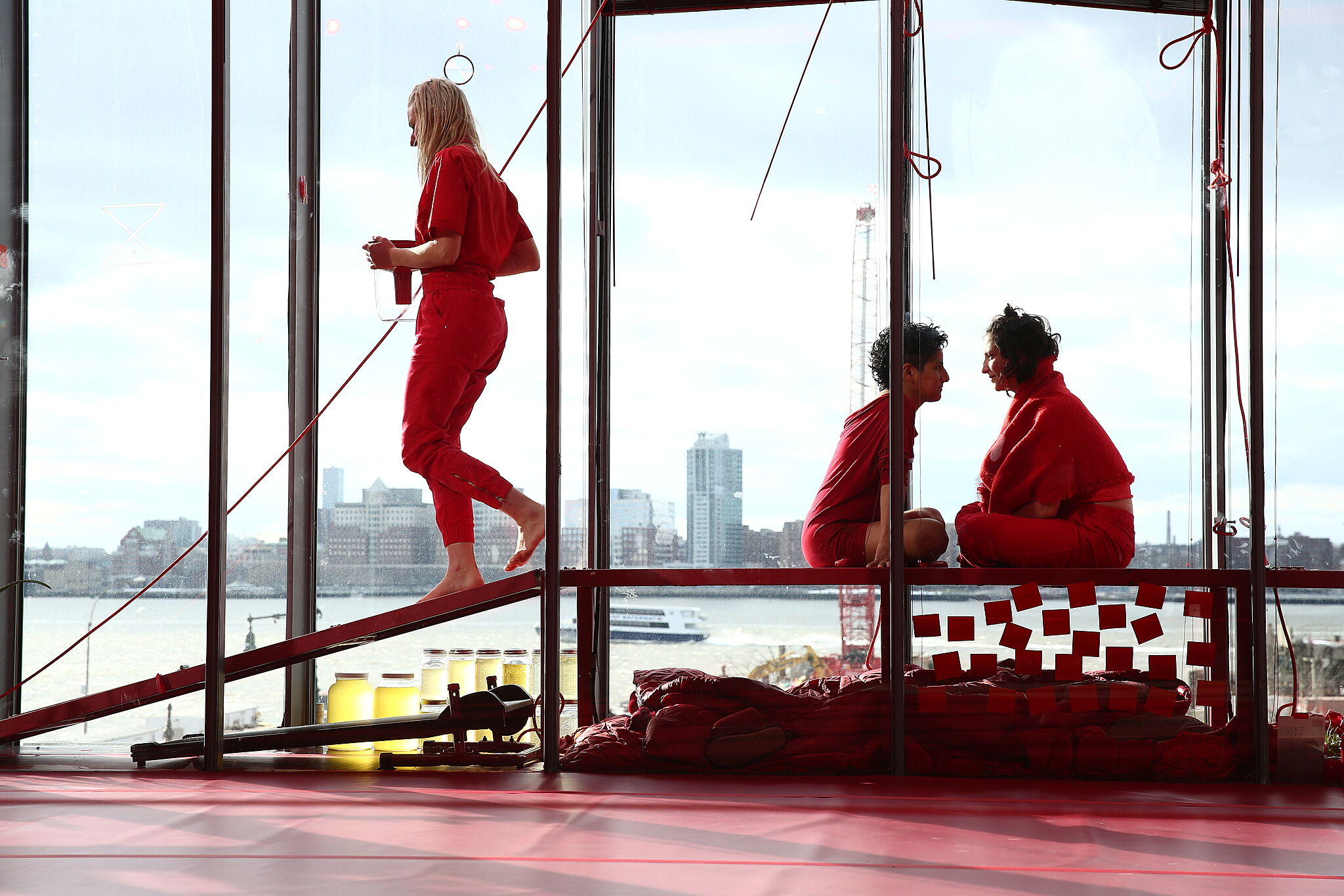 MPA, Amapola Prada and Elizabeth Marcus-Sonenberg, in the performance Orbit (part of the exhibition RED IN VIEW)
