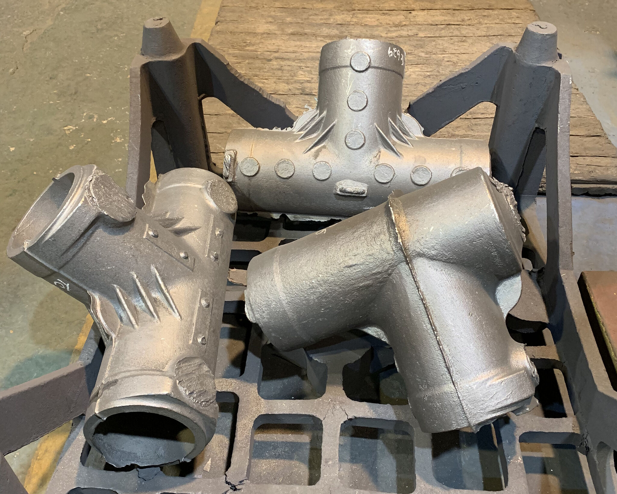 Large steel t-shaped castings